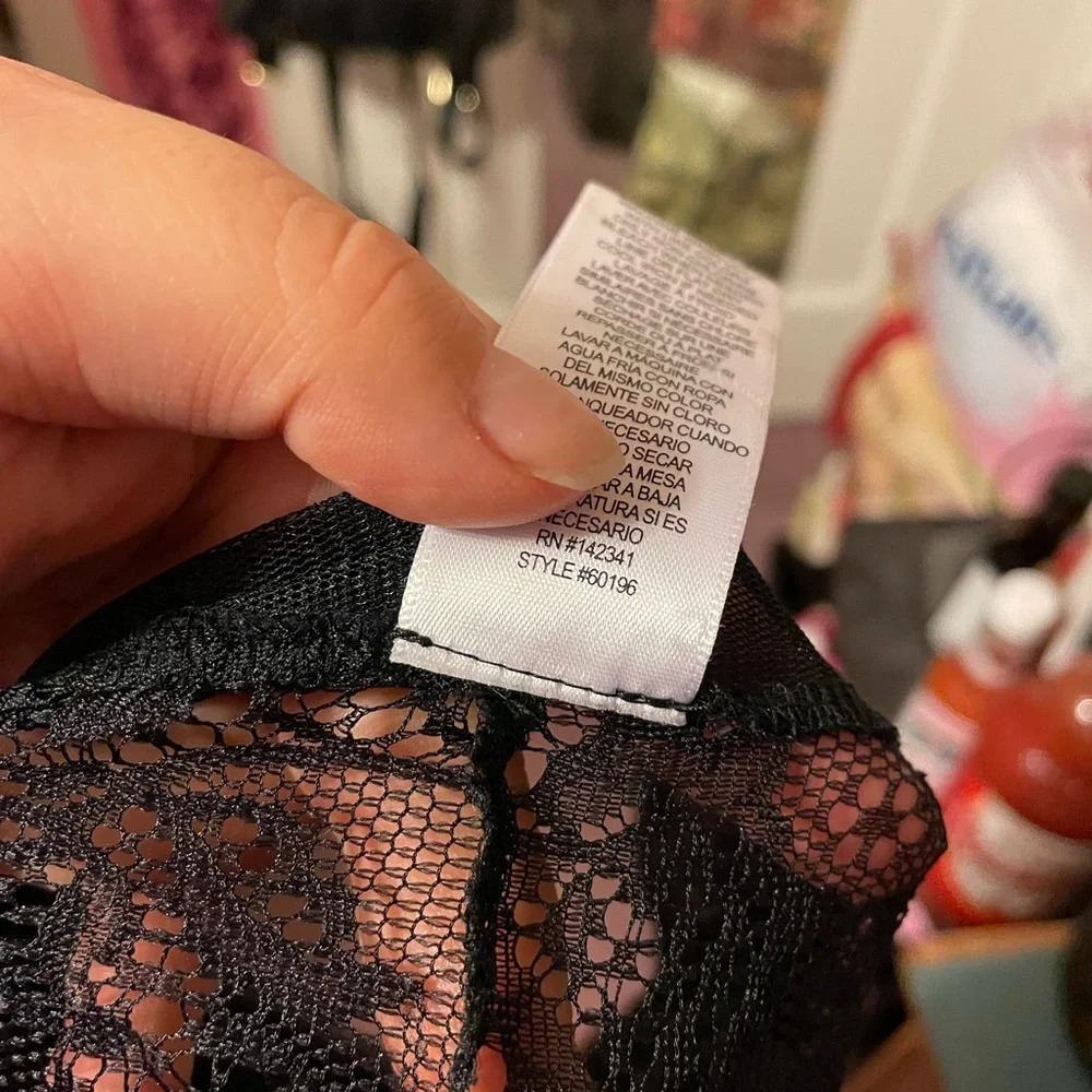 ADORE ME BLACK FLORAL LACE ROBE - Picture 5 of 5